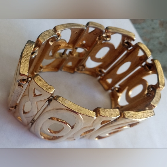 Kenneth Lane Signed Gold Tone VTG Oval Panel Link Heavy Statement Bracelet - Picture 11 of 15